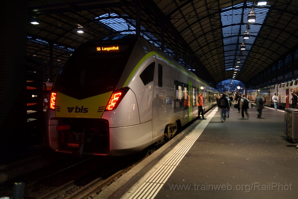 9536-0002-060125.jpg - BLS RABe 528.219 / Luzern 6.1.2025