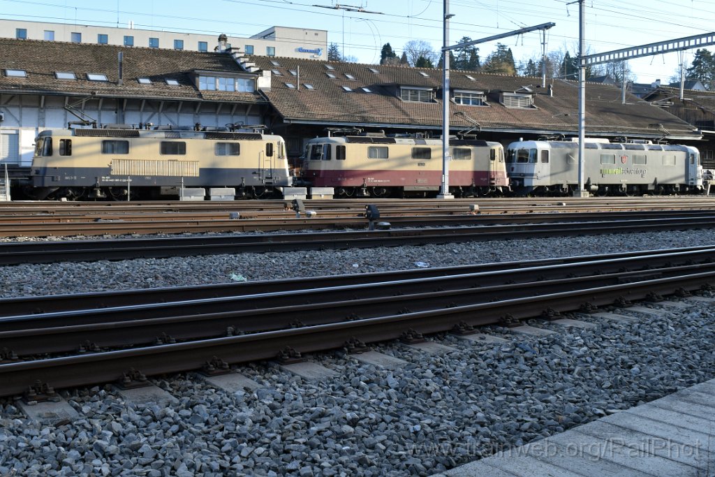 9537-0037-110125.jpg - IRSI Re 421.387-2 + Re 421.393-0 + RADVE Re 620.003-4 "Schweiz" / Winterthur 11.1.2025