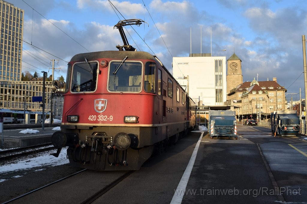 9537-0041-110125.jpg - SBB-CFF Re 4/4" 11332 + Re 4/4" 11331 / St.Gallen HB 11.1.2025