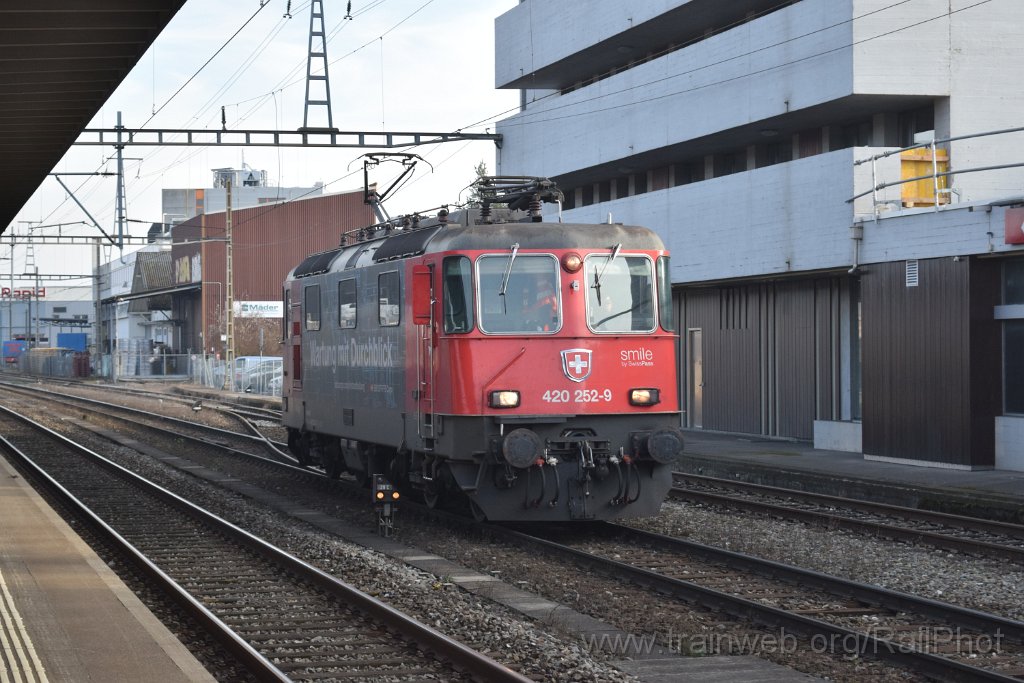 9565-0011-070225.jpg - SBB-CFF Re 420.252-9 "Wartung mit Durchblick" / Killwangen-Spreitenbach 7.2.2025