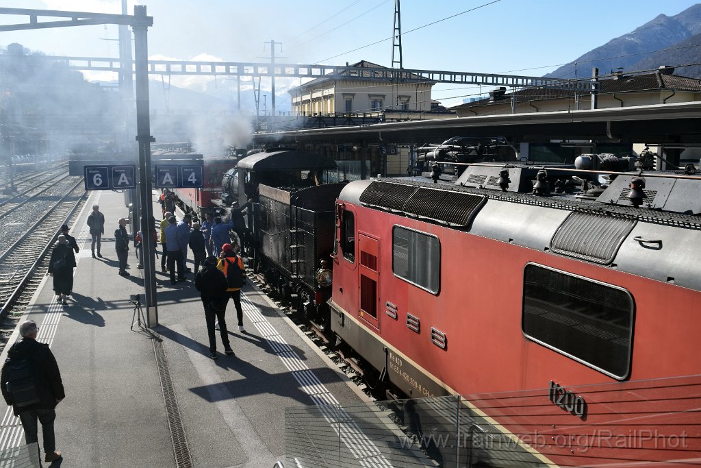9580-0038-020325.jpg - SBB-CFF Re 4/4" 11200 + Verbano-Express 625.116 + SBB-CFF Ae 6/6 11419 "Appenzell I.Rh" / Bellinzona 2.3.2025