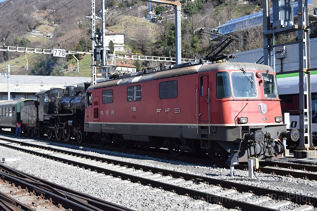 9582-0043-020325.jpg - SBB-CFF Re 4/4" 11200 + Verbano-Express 625.116 / Bellinzona 2.3.2025