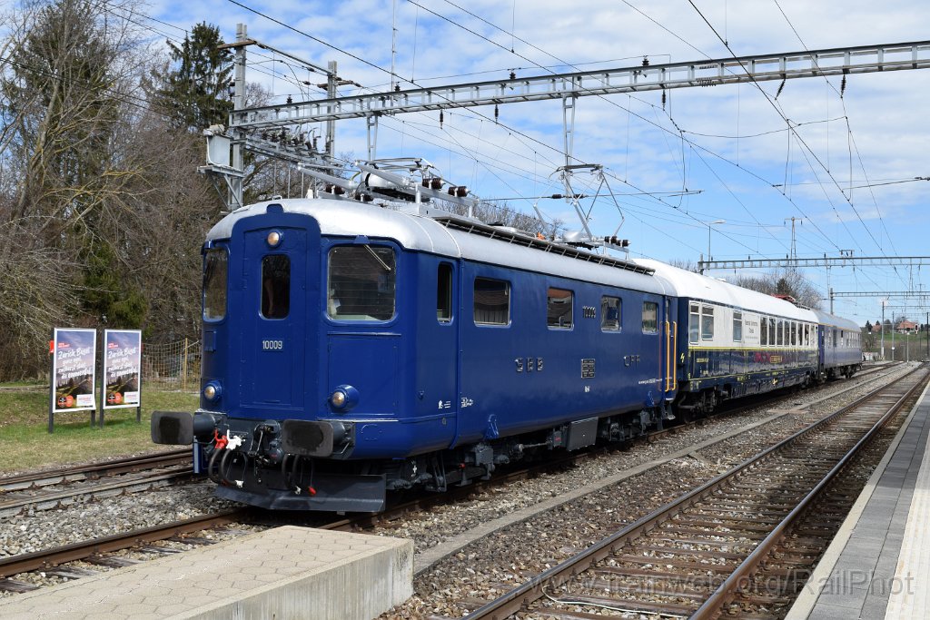 9604-0012-220325.jpg - Classic Rail Re 4/4' 10009 + IRSI ARmz 1072 "Le rubis noir" + WGm 010 "Schützengarten" / Schwarzenburg 22.3.2025