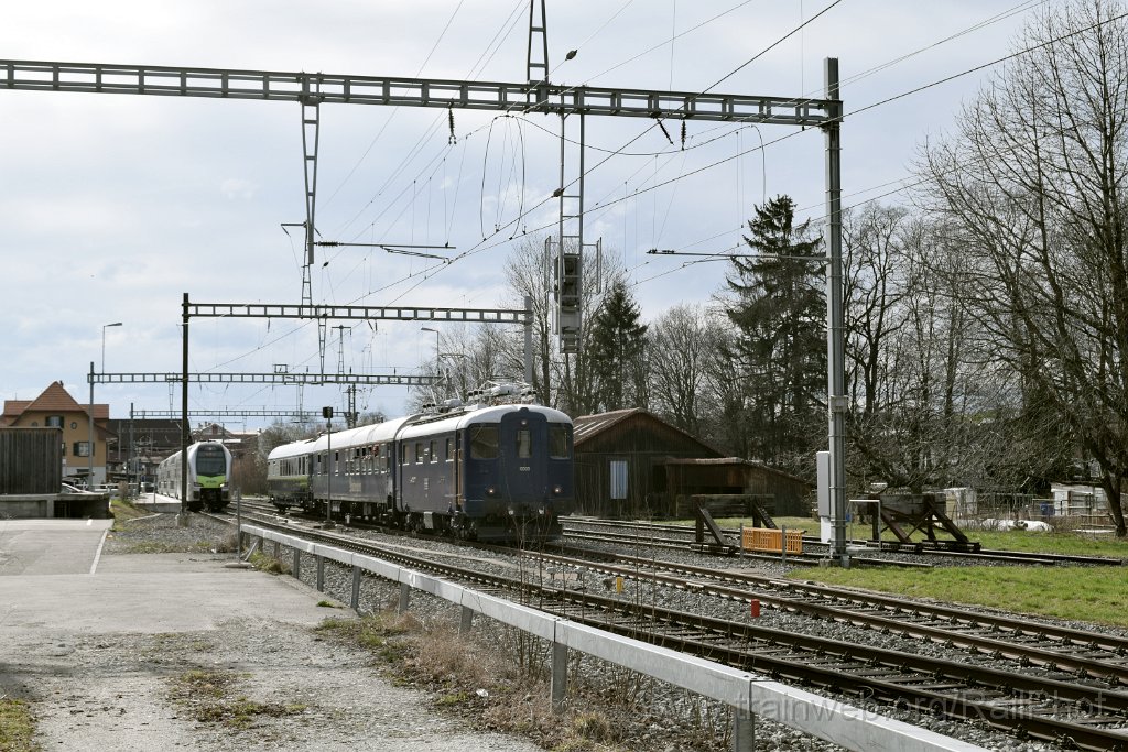 9607-0048-220325.jpg - Classic Rail Re 4/4' 10009 + IRSI WGm 010 "Schützengarten" + ARmz 1072 "Le rubis noir" + BLS RABe 515.033 / Schwarzenburg 22.3.2025
