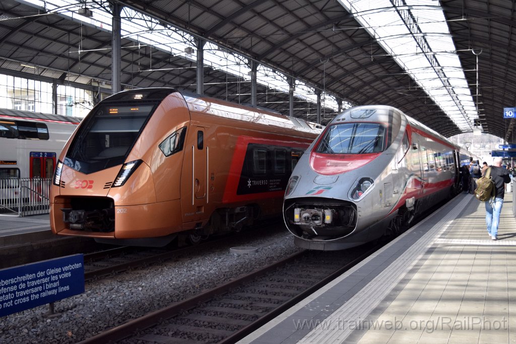 9612-0022-230325.jpg - SOB RABe 526.202-7 + FS ETR 610.701 / Olten 23.3.2025