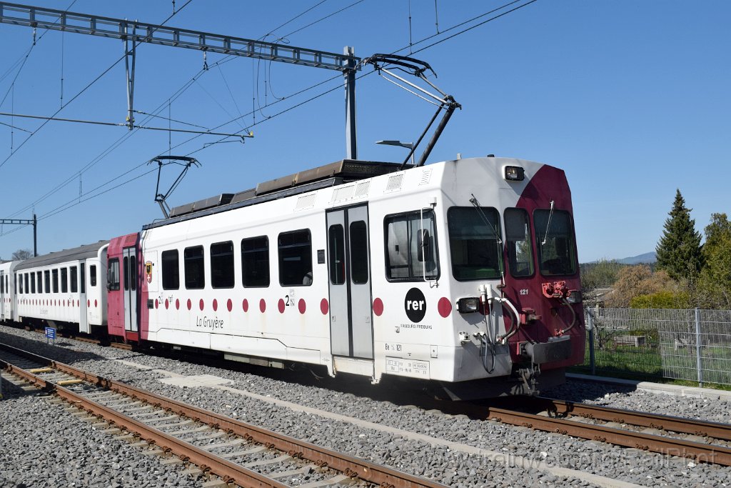 9647-0039-110425.jpg - TPF Be 4/4 121 "Remaufens" + B 209 / Gruyères 11.4.2025