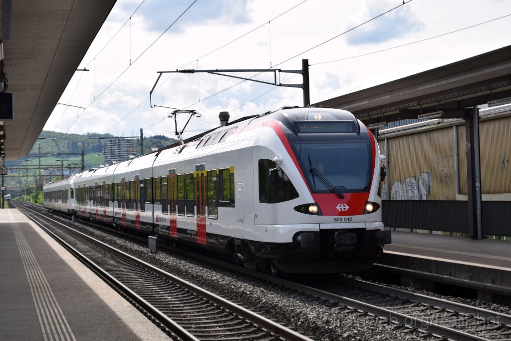 9663-0036-220425.jpg - SBB-CFF RABe 523.042 + RABe 521.024 / Pratteln Salina Raurica 22.4.2025