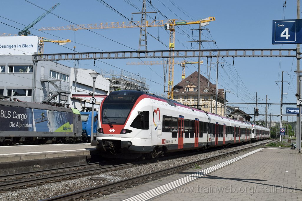 9685-0002-290425.jpg - SBB-CFF RABe 523.042 + RABe 521.014 / Pratteln 29.4.2025