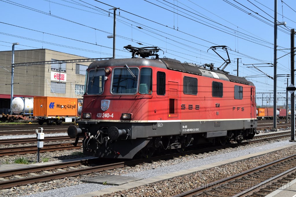 9697-0032-020525.jpg - SBB-CFF Re 4/4" 11240 / Aarau (Torfeld) 2.5.2025