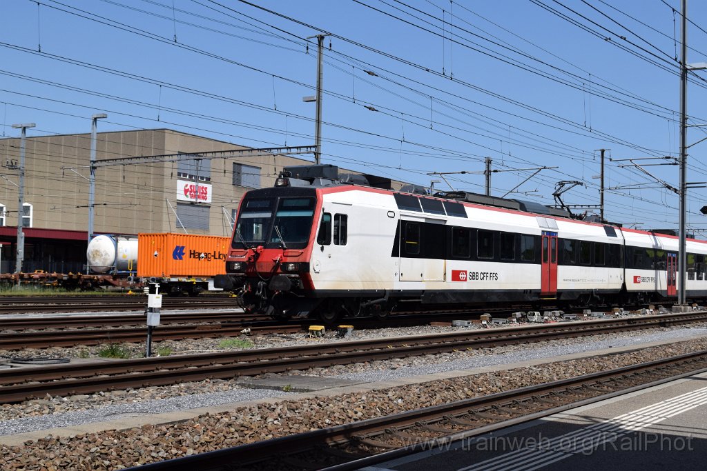 9702-0048-020525.jpg - SBB-CFF RBDe 560.279-2 / Aarau (Torfeld) 2.5.2025