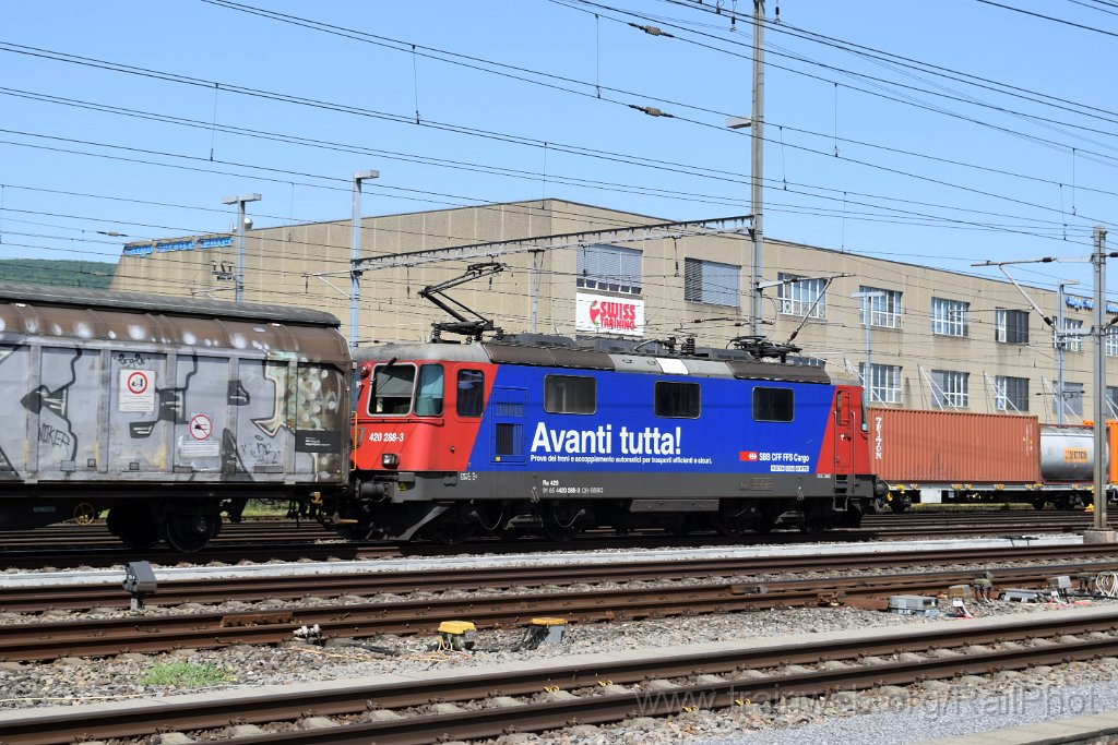 9704-0040-020525.jpg - SBB-CFF Re 420.288-3 "Avanti tutta!" / Aarau (Torfeld) 2.5.2025