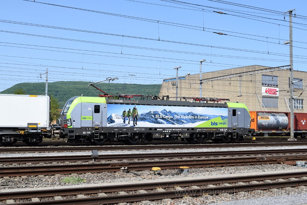 9705-0026-020525.jpg - BLS Re 475.428-9 / Aarau (Torfeld) 2.5.2025