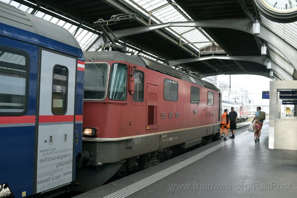 9708-0020-040525.jpg - SBB-CFF Re 4/4" 11196 / Zürich HB 4.5.2025