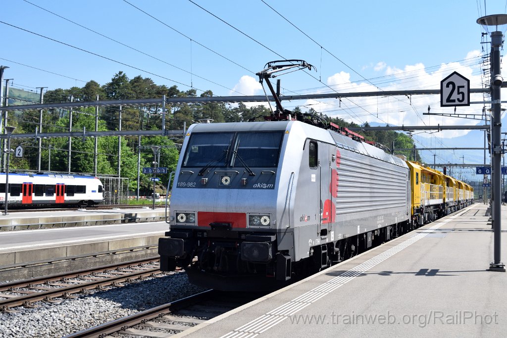 9720-0008-100525.jpg - Akiem ES 64 F4-082 / Arth-Goldau 10.5.2025