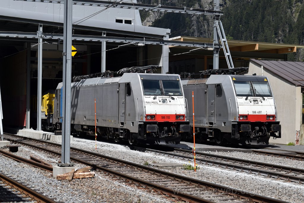 9723-0049-100525.jpg - RailPool 186.110-3 + 186.497 / Göschenen 10.5.2025