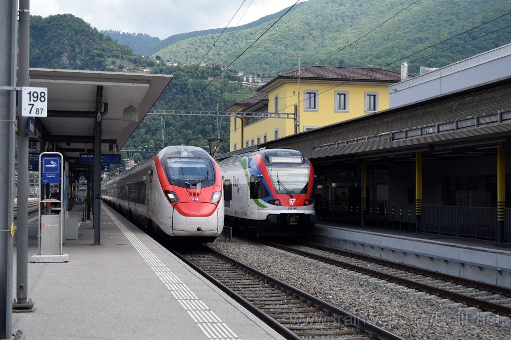 9729-0046-140525.jpg - SBB-CFF RABe 524.002 "Ticino" + RABe 501.025 "Genève" / Mendrisio 14.5.2025
