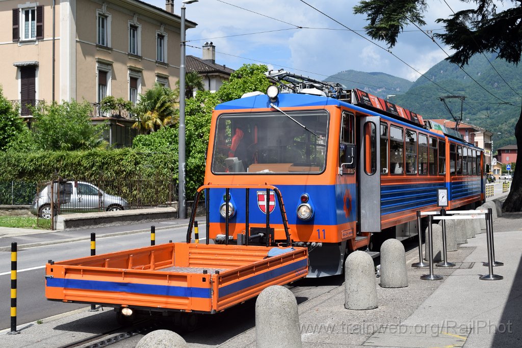 9733-0005-140525.jpg - MG X 33 + Bhe 4/8 11 "Mendrisio" / Capolago Riva San Vitale 14.5.2025