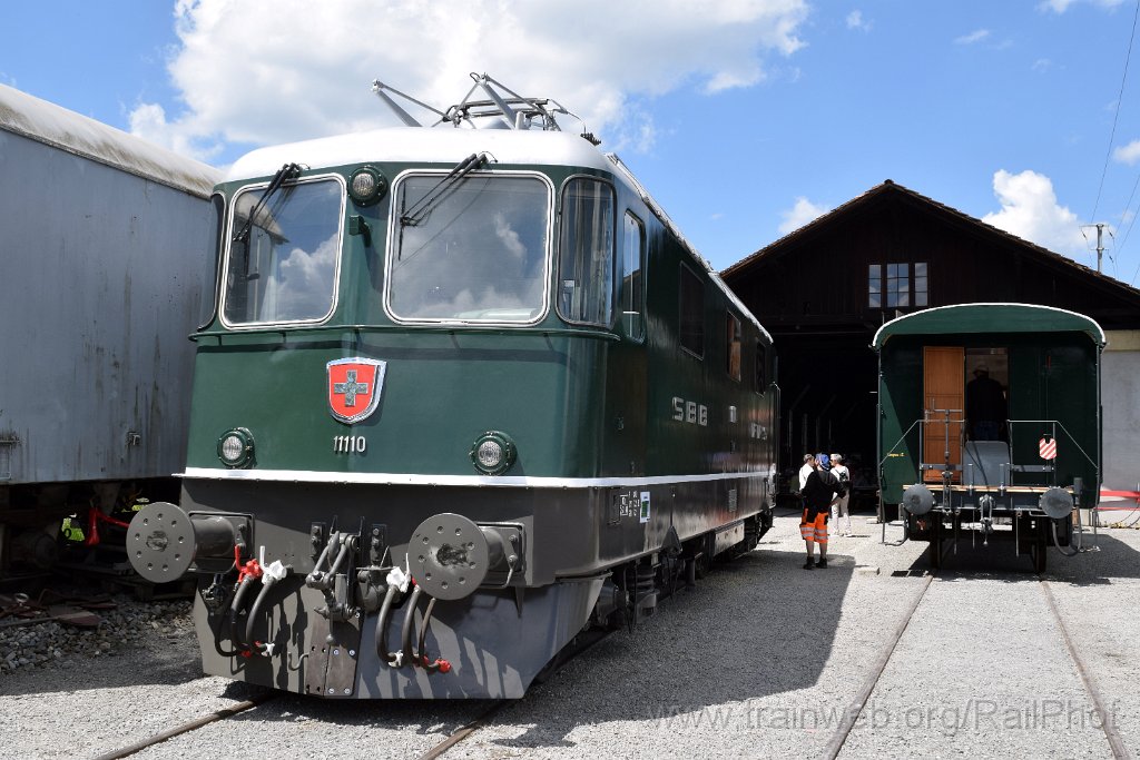 9758-0010-180525.jpg - EXCH Re 4/4" 11110 + AS 51 "Général Guisan" / Langnau im Emmental 18.5.2025