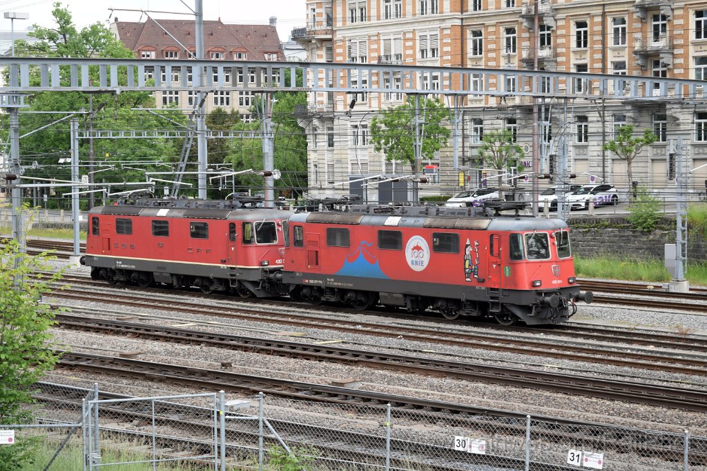 9768-0006-250525.jpg - SBB-CFF Re 420.294-1 "100 ans Cirque Knie" + Re 4/4" 11331 / St.Gallen HB 25.5.2025