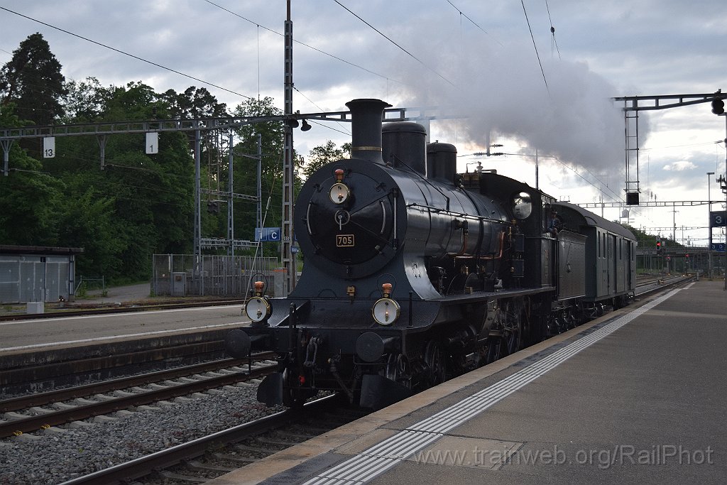 9777-0047-260525.jpg - SBB-CFF A 3/5 705 + D.014 / Bülach 26.5.2025