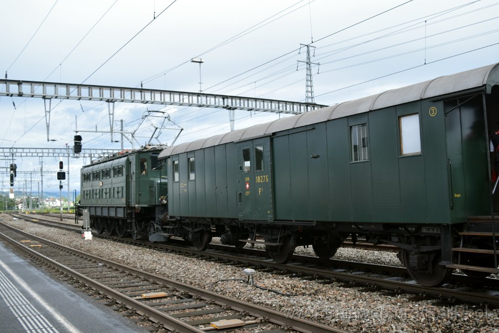9793-0033-070625.jpg - SBB-CFF Ae 3/6' 10664 + F3 18275 / Pfäffikon SZ 7.6.2025
