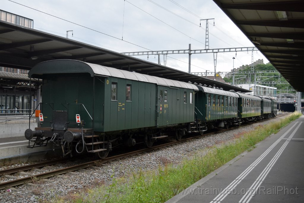 9798-0005-080625.jpg - SBB-CFF Ae 3/6' 10664 + SBB-CFF C².8395 + SBB-CFF C4.9002 + SBB-CFF C².6138 + SBB-CFF F3 18275 / Baden 8.6.2025