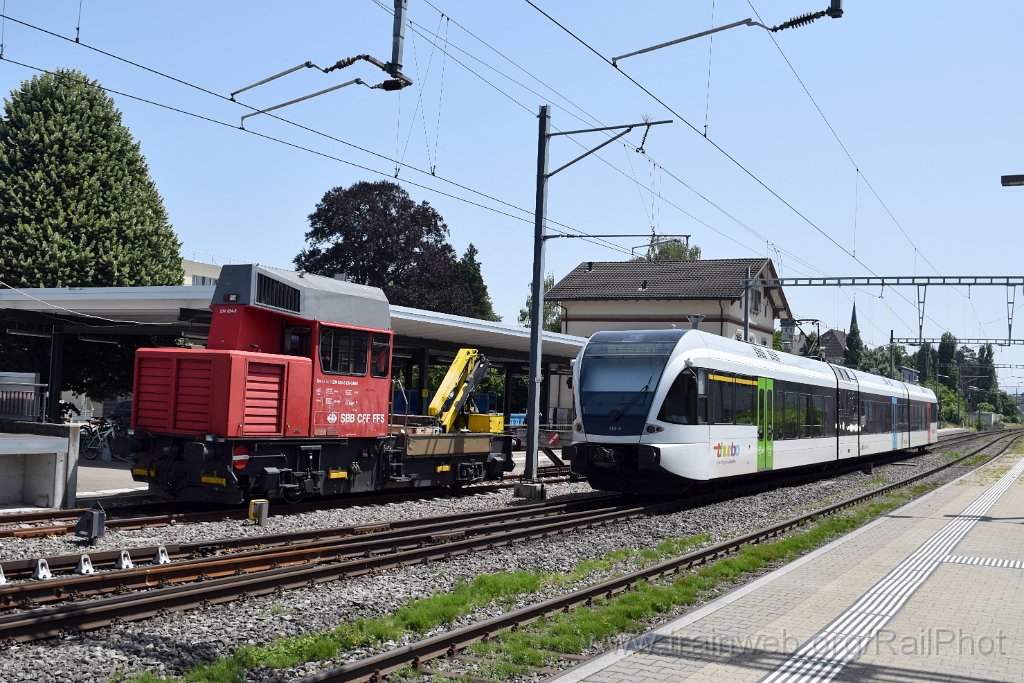 9811-0045-130625.jpg - Thurbo RABe 526.263 + SBB-CFF Tm 234.054-5 / Bürglen 13.6.2025