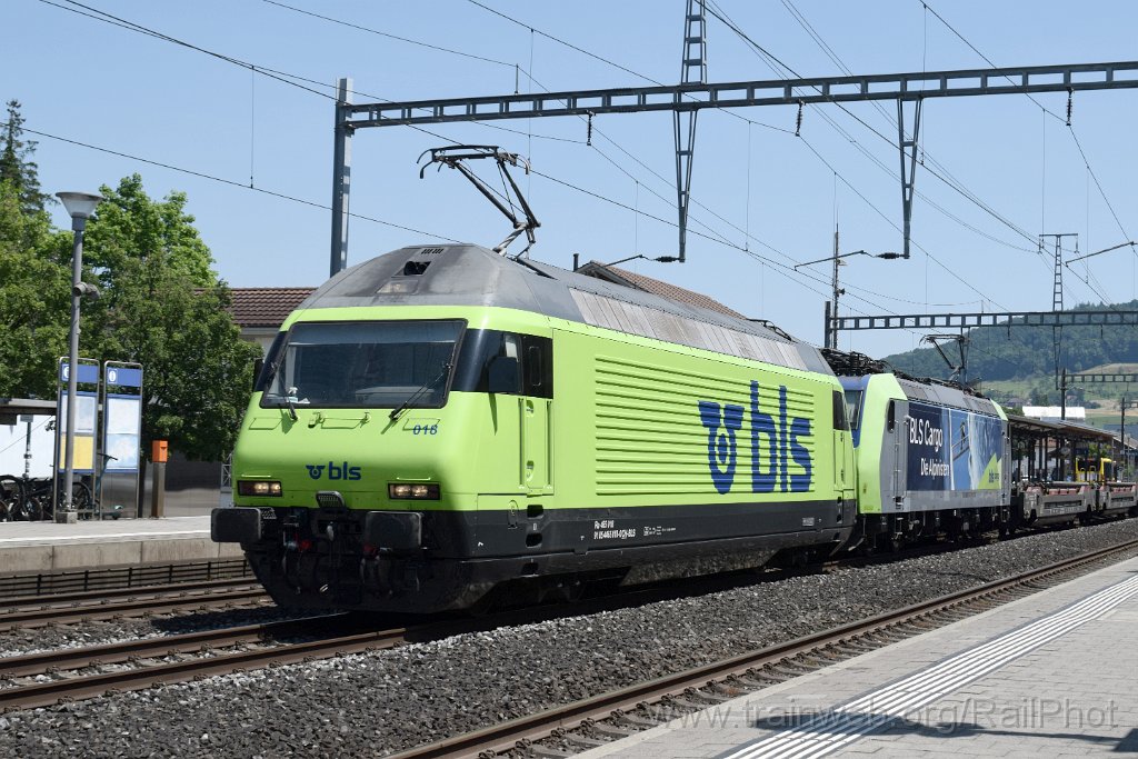 9830-0040-190625.jpg - BLS Re 465.016-4 "Centovalli" + Re 485.013-7 / Sissach 19.6.2025