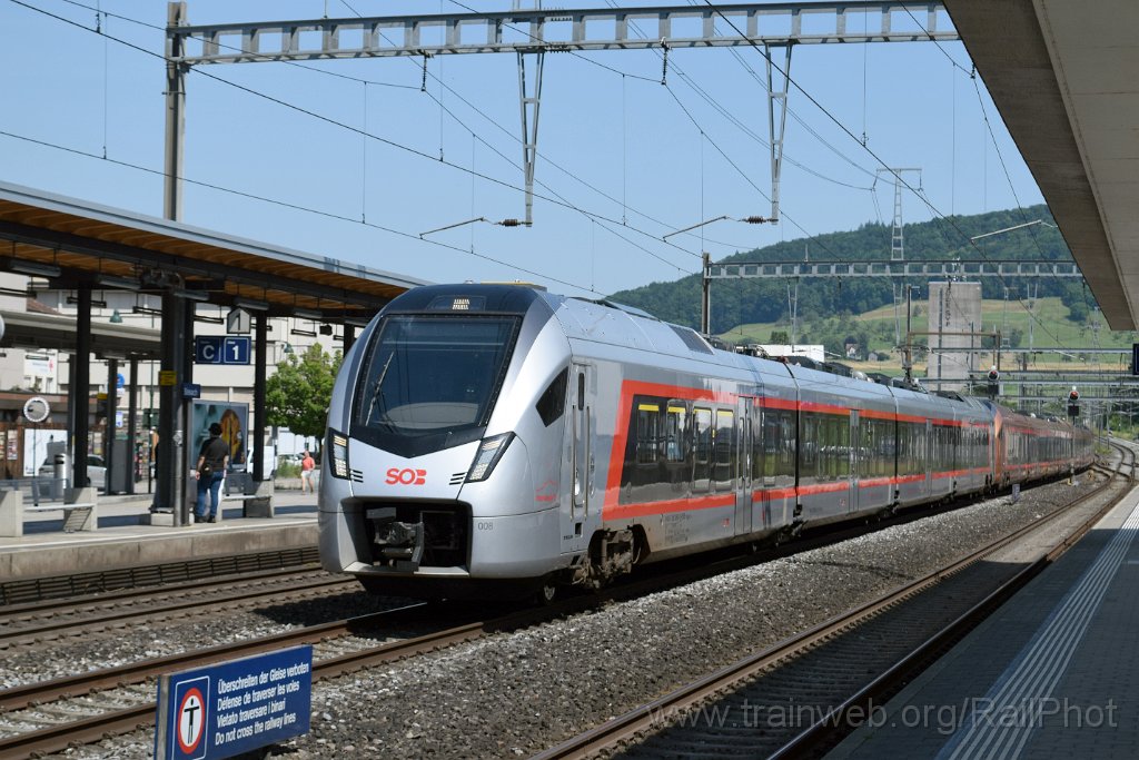 9836-0039-190625.jpg - SOB RABe 526.008-8 "Vrenelisgärtli" + RABe 526.213 / Sissach 19.6.2025