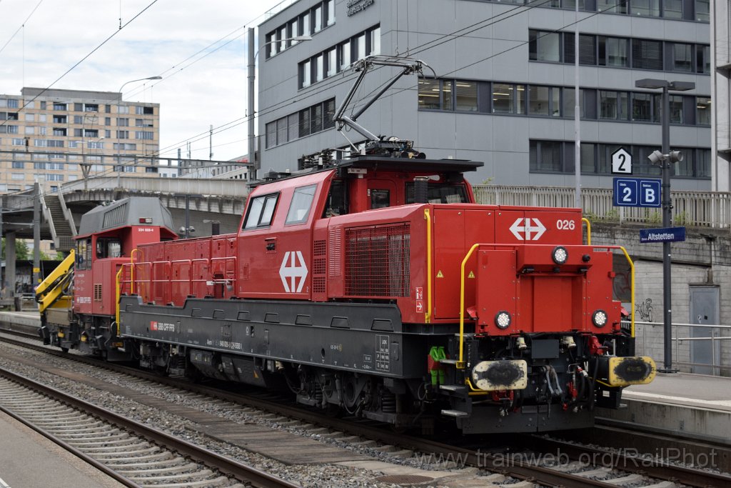 9856-0031-270625.jpg - SBB-CFF Aem 940.026-8 + Tm 234.059-4 / Zürich-Altstetten 27.6.2025