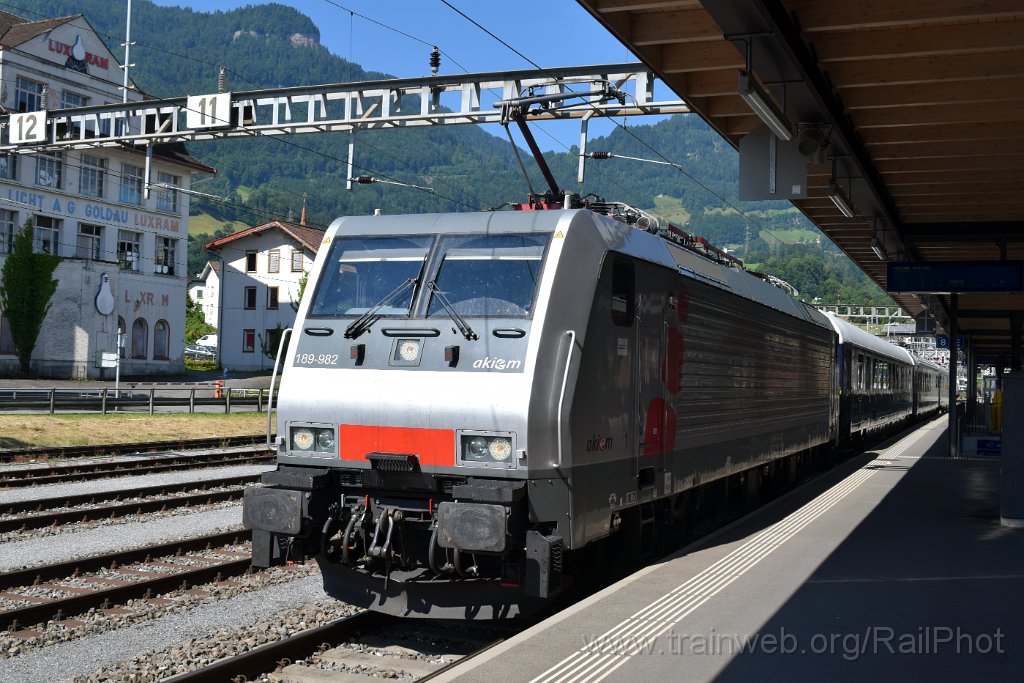 9879-0049-120725.jpg - Akiem ES 64 F4-082 / Arth-Goldau 12.7.2025