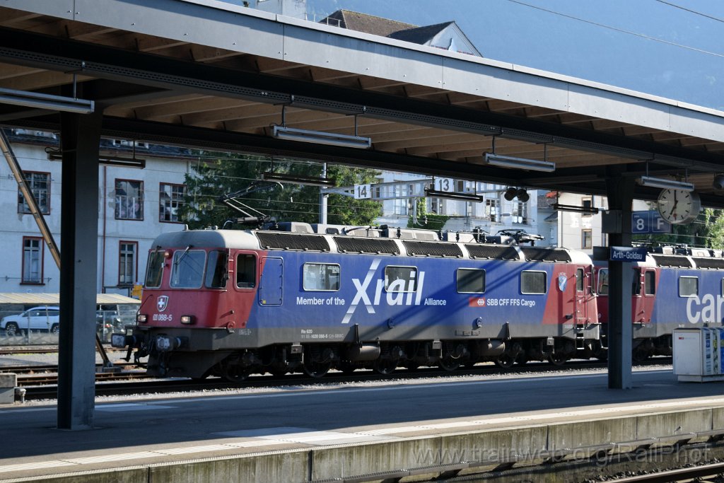 9907-0021-180725.jpg - SBB-CFF Re 620.088-5 "Linthal" + Re 620.029-9 "Interlaken" / Arth-Goldau 18.7.2025