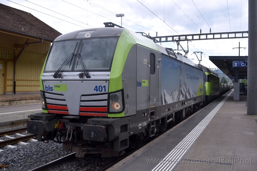 9916-0028-310725.jpg - BLS Re 475.401-6 + Re 465.008-1 "Thunersee" / Eglisau 31.7.2025