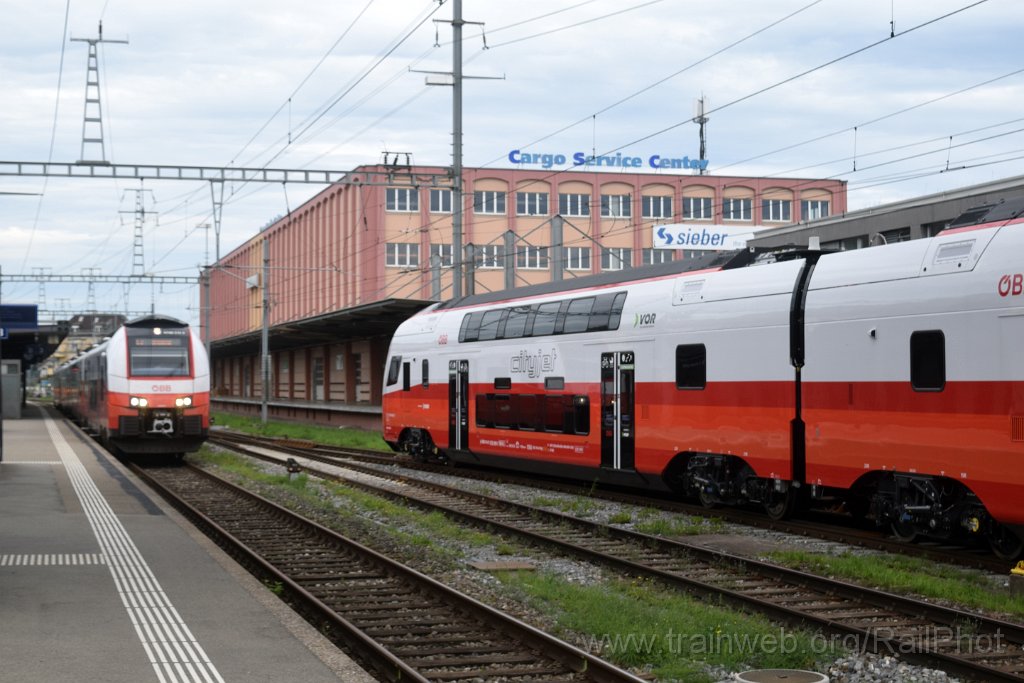 9929-0024-050825.jpg - ÖBB 4748.515-5 "Schwarzach" + 4736.608 / St.Margrethen 5.8.2025