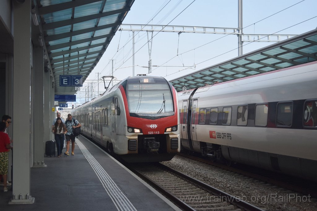 9945-0038-170825.jpg - SBB-CFF RABe 523.113 / Renens 17.8.2025