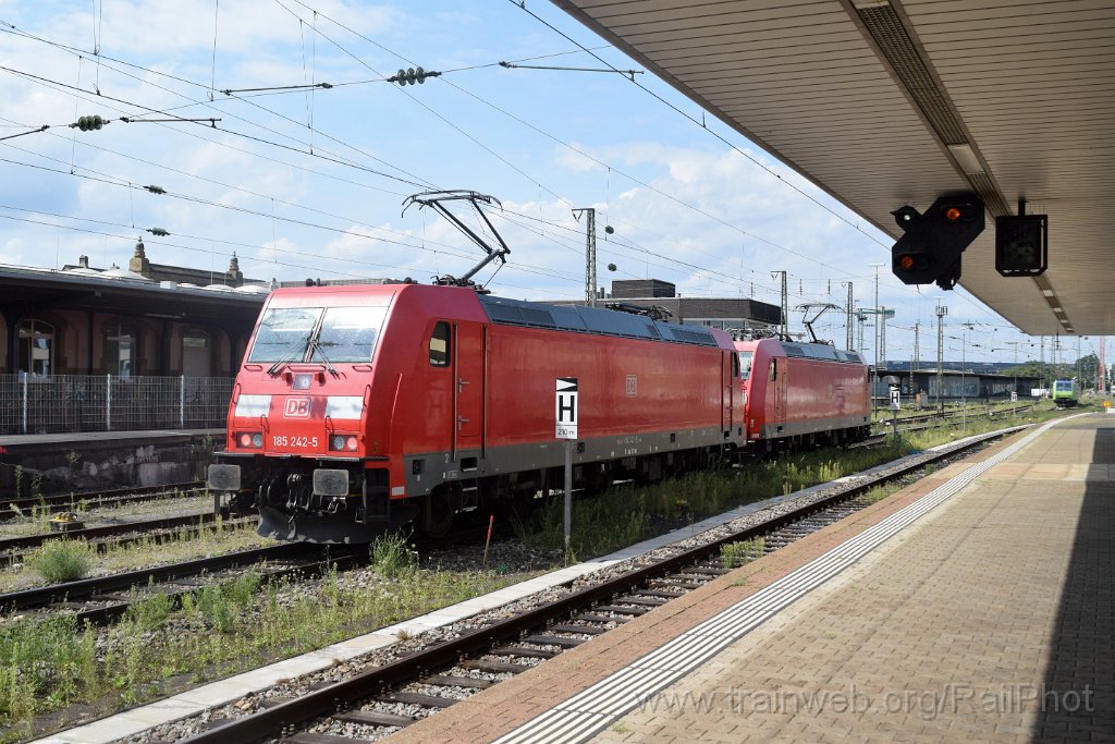 9959-0028-220825.jpg - DBAG 185.065-0 + 185.242-5 / Basel Badische Bahnhof 22.8.2025