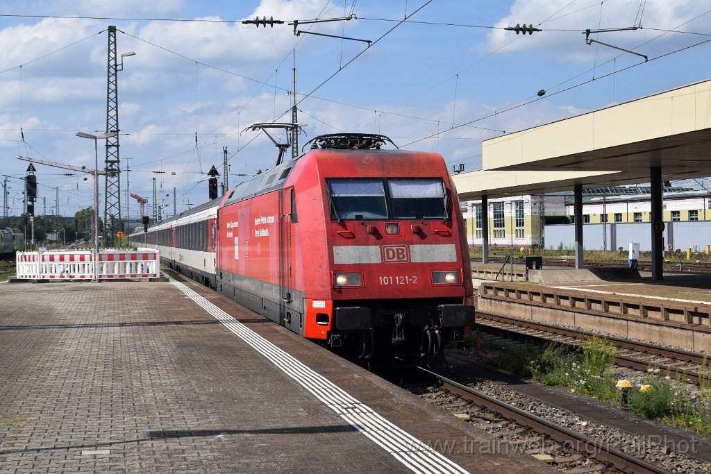 9962-0004-220825.jpg - DBAG 101.121-2 "Unsere Züge schonen den Umwelt" / Basel Badische Bahnhof 22.8.2025