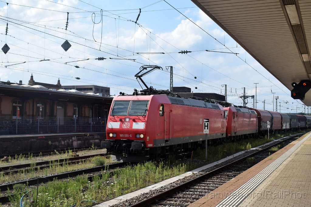 9964-0001-220825.jpg - DBAG 185.091-6 + 185.132-8 / Basel Badische Bahnhof 22.8.2025