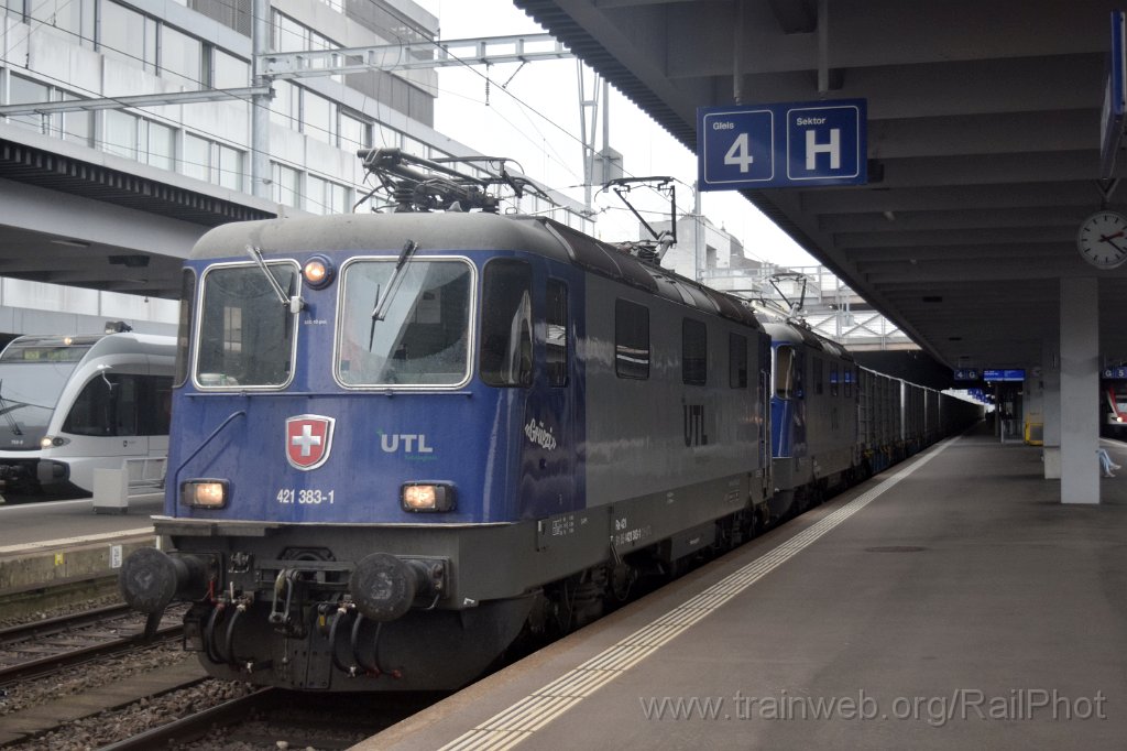 10040-0017-220925.jpg - UTL Re 421.383-1 + Re 421.371-6 / Winterthur 22.9.2025