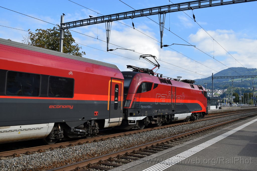 10052-0020-280925.jpg - ÖBB 1116.205 "Spirit of Europe" / Richterswil 28.9.2025