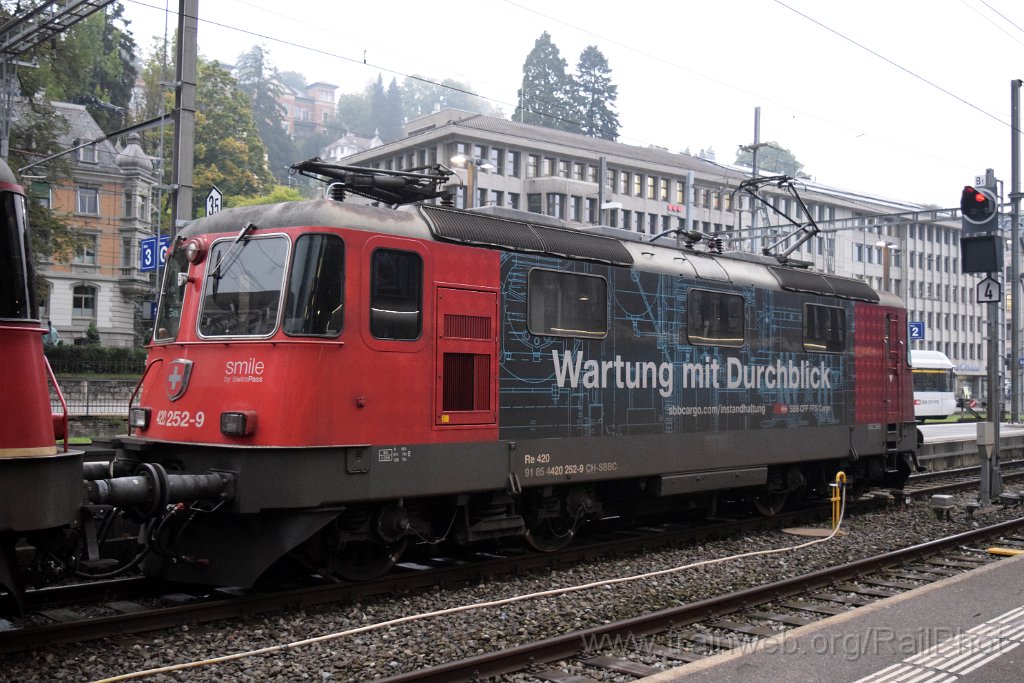 10055-0040-011025.jpg - SBB-CFF Re 420.252-9 "Wartung mit Durchblick" / St.Gallen HB 1.10.2025