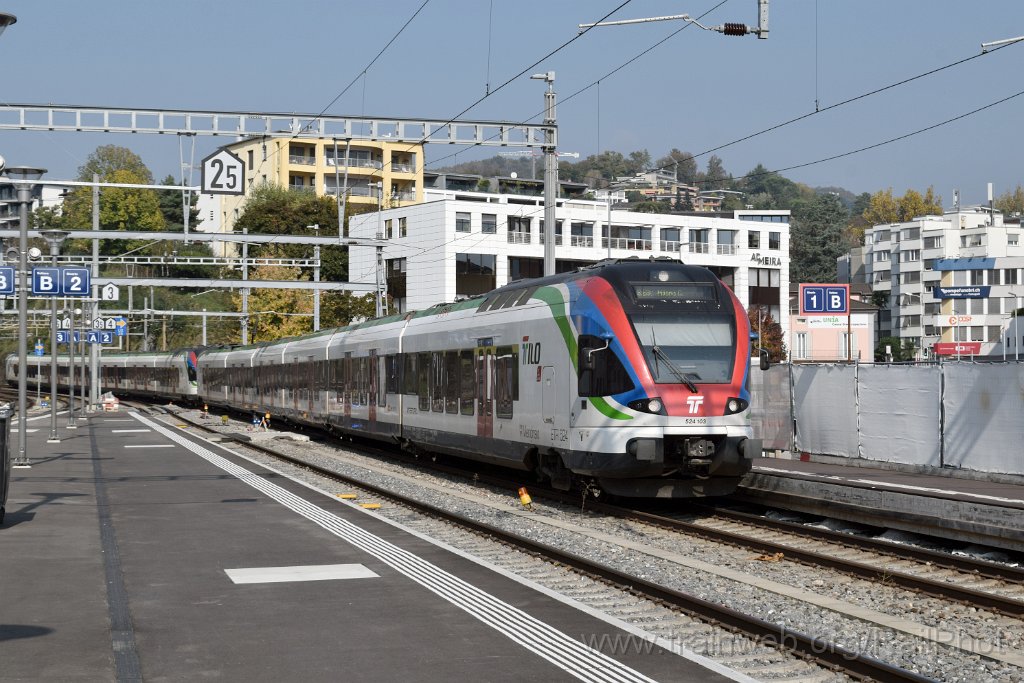 10071-0023-111025.jpg - SBB-CFF RABe 524.103 "Mendrisio" + RABe 524.111 "Locarno Film Festival" / Lugano 11.10.2025