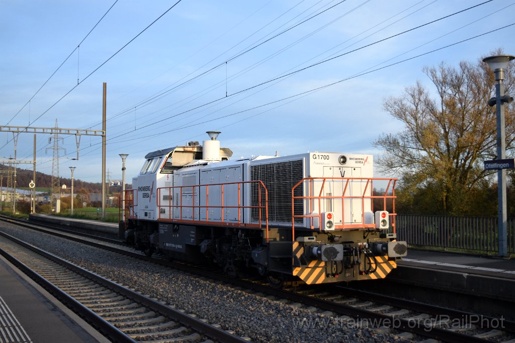 10117-0024-111125.jpg - Rhomberg Sersa (D) 277.015-4 "Julia" / Otelfingen 11.11.2025