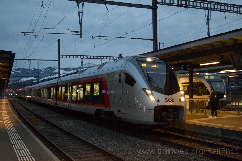 10123-0034-191125.jpg - SOB RABe 526.013 "Vilan" / Wattwil 19.11.2025