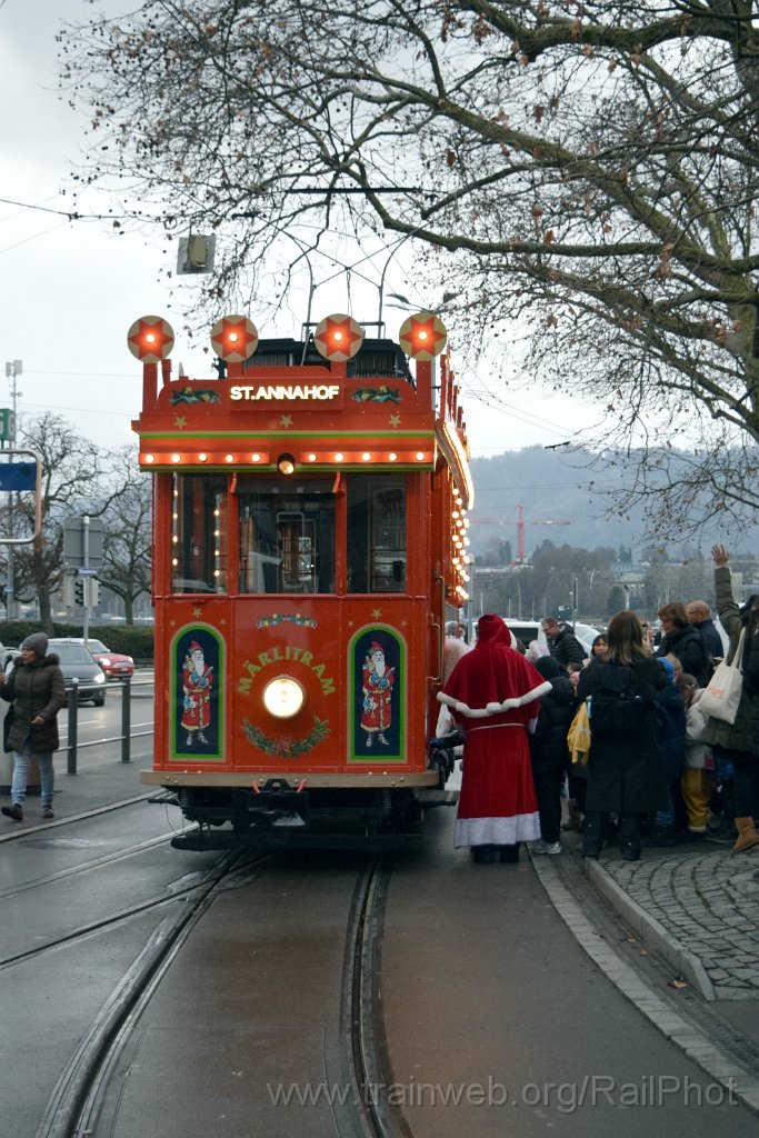 10135-0011-051225.jpg - VBZ Ce 2/2 1208 "Märlitram" / Bellevue 5.12.2025