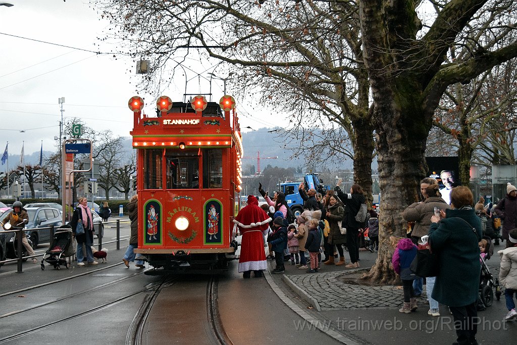 10135-0017-051225.jpg - VBZ Ce 2/2 1208 "Märlitram" / Bellevue 5.12.2025