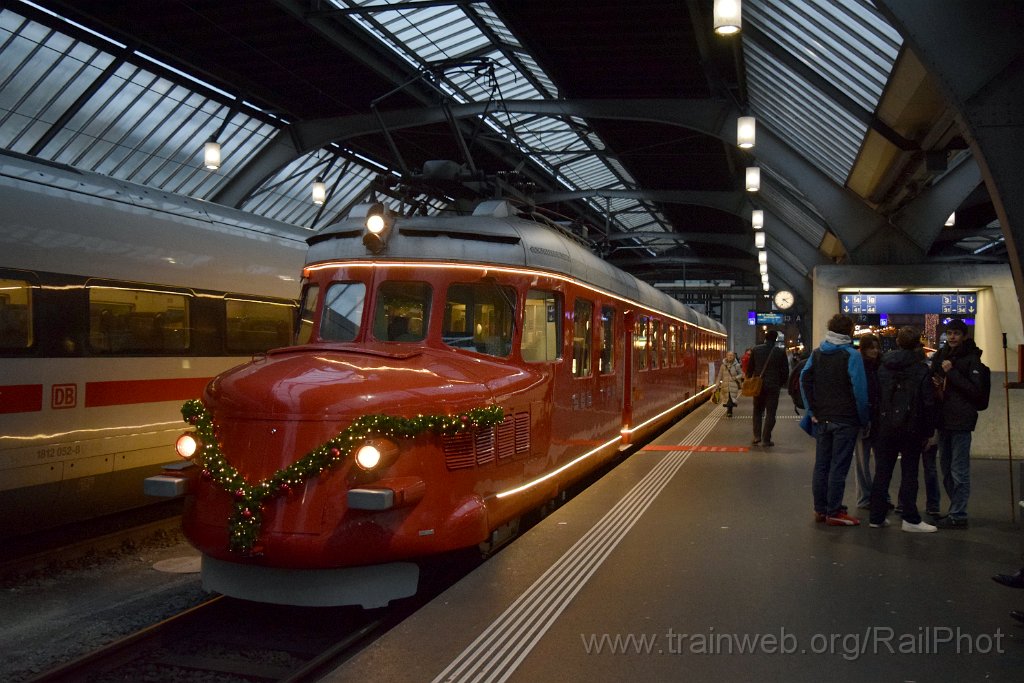 10136-0003-051225.jpg - SBB-CFF RAe 4/8 1021 / Zürich HB 5.12.2025