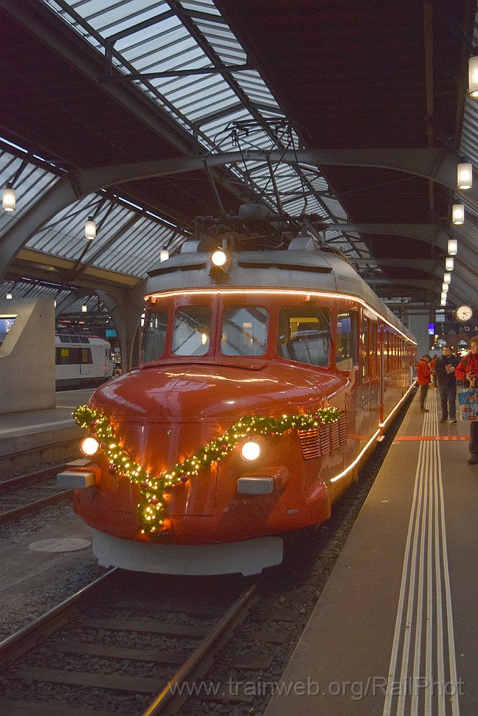 10136-0010-051225.jpg - SBB-CFF RAe 4/8 1021 / Zürich HB 5.12.2025