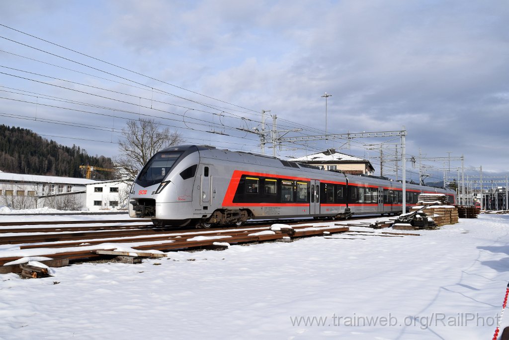 10137-0030-061225.jpg - SOB RABe 526.006-2 "Gitschen" / Einsiedeln 6.12.2025