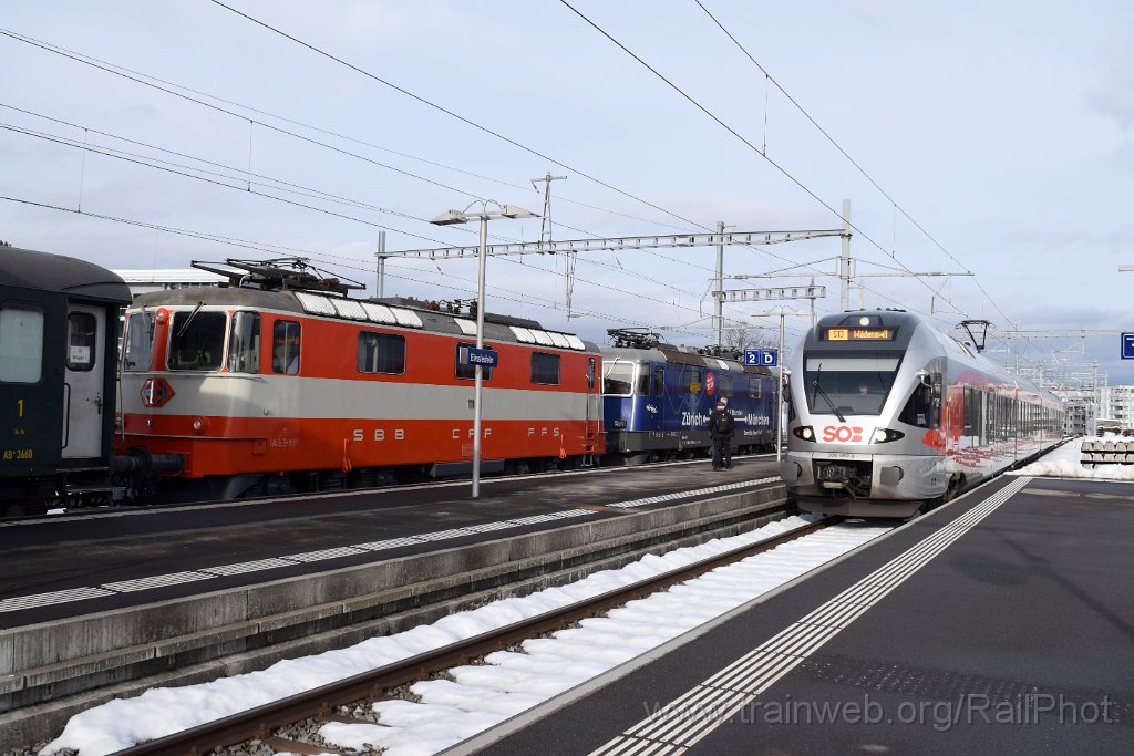 10141-0034-061225.jpg - DDF Re 421.379-9 "Zürich-München 2021" + DSF Re 4/4" 11141 + SOB RABe 526.062-5 "Chapfenberg" / Einsiedeln 6.12.2025